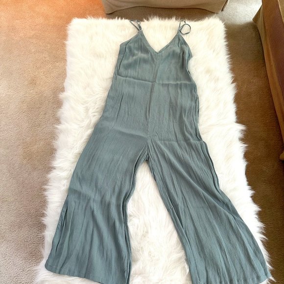 By Together Pants - By Together Cropped Wide Leg Sleeveless Jumpsuit Style #L21212 Dusty Blue Size M